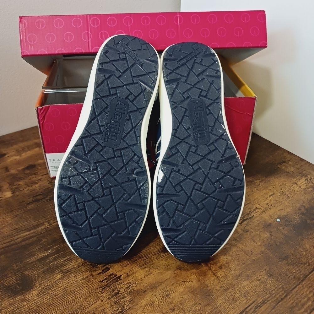 Alegria TRAQ Qarma in Paths Navy Size 35 (US 5/5.5) - Picture 2 of 8